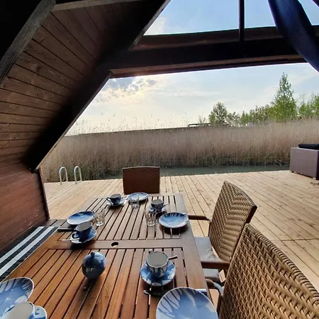 Mountains And Lakes - Romantika 5 Beach Bungalow Rust Exterior photo