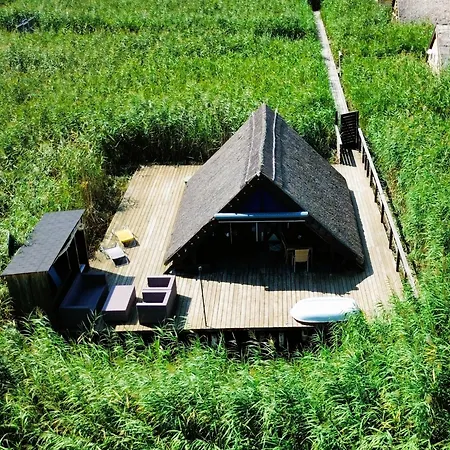 Mountains And Lakes - Romantika 5 Beach Bungalow Rust Exterior photo